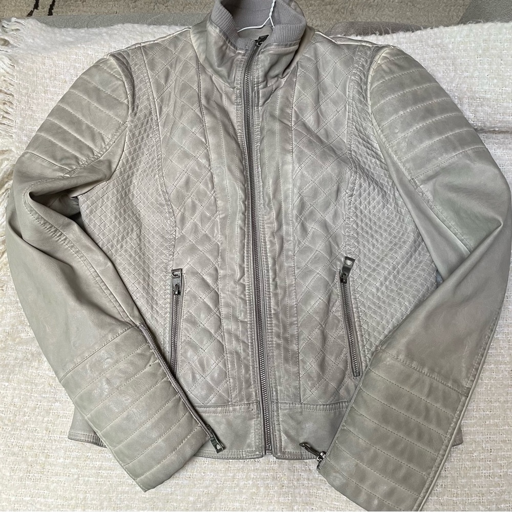 🧥GUESS faux leather jacket